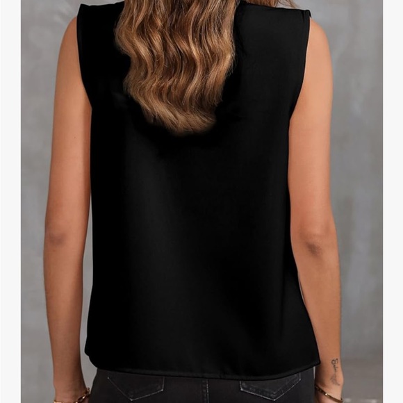 Black sleeveless top. Medium - Picture 6 of 7